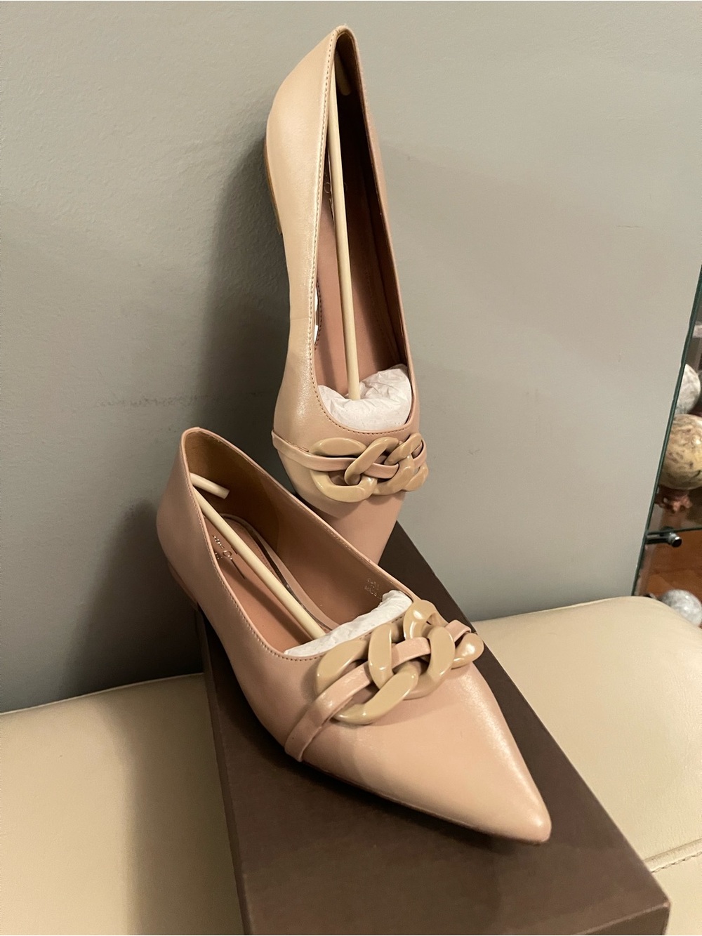New Paolo Pointed Toe Chain-Accent flats in Nude size 9.5